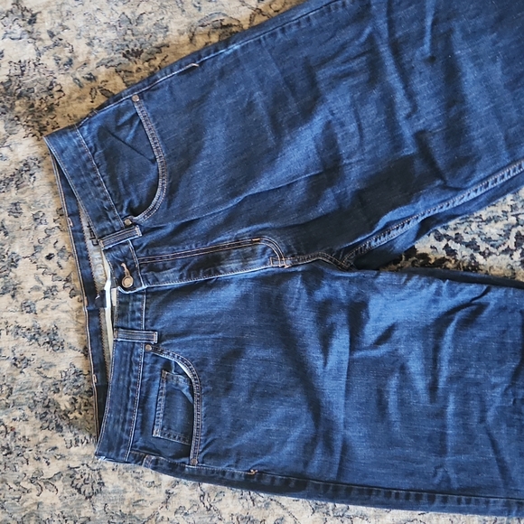 Men's Relaxed Fit Claiborne Jeans - Picture 2 of 4